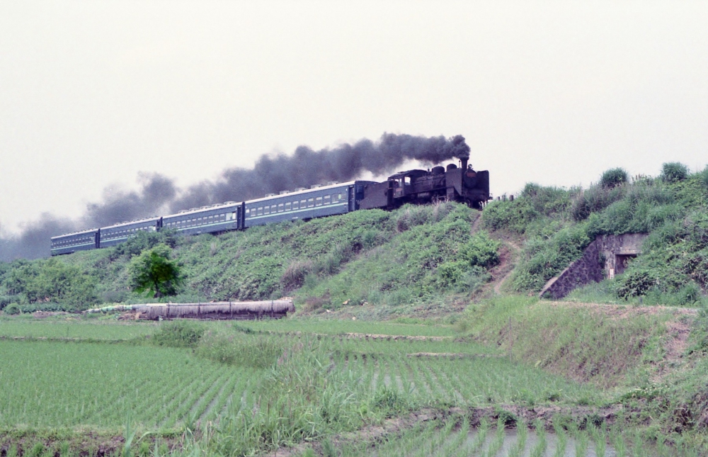 『お座敷列車を牽いて』 9421列車 C56124 七尾線能登中島 1973.6.5