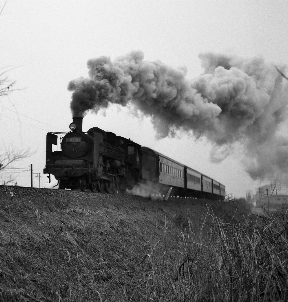 『木曽川橋梁目指して』 229列車 C57102 弥富 1969.2.4