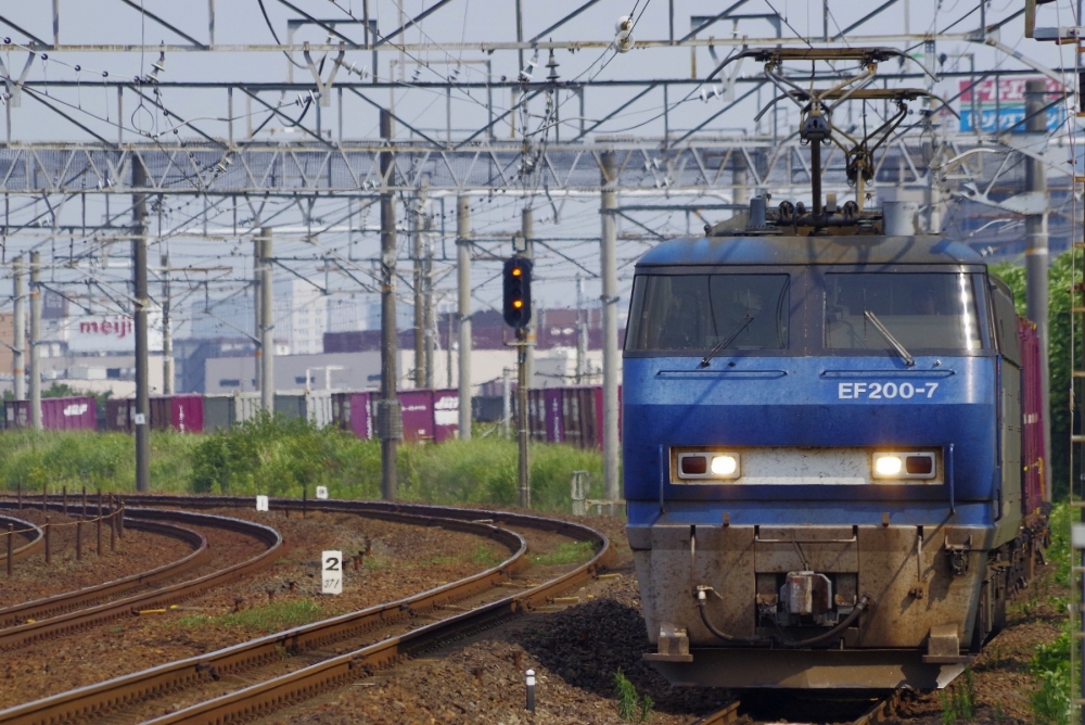 『大カーブを曲がって』 5073列車 EF200-7 枇杷島 2016.8.1