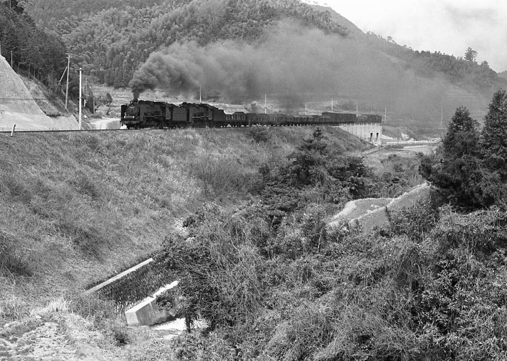 『冷水峠に挑む その１』1763列車 D6025+D6027 筑豊本線筑前内野 1970.3.27