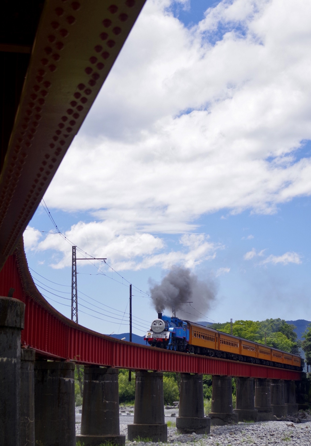 『人気者がやってきた』 トーマス号 C11227…E102 大井川鐵道笹間渡 2016.8.20