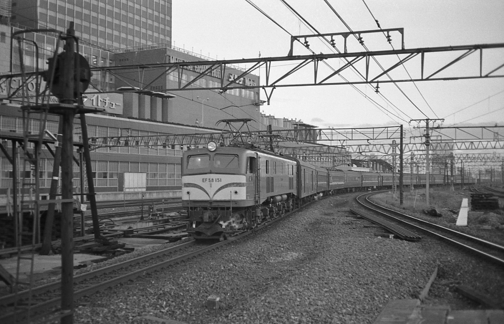 『桜島・高千穂を牽いて』 急行31列車 桜島・高千穂 EF58151 名古屋 1970.12.6