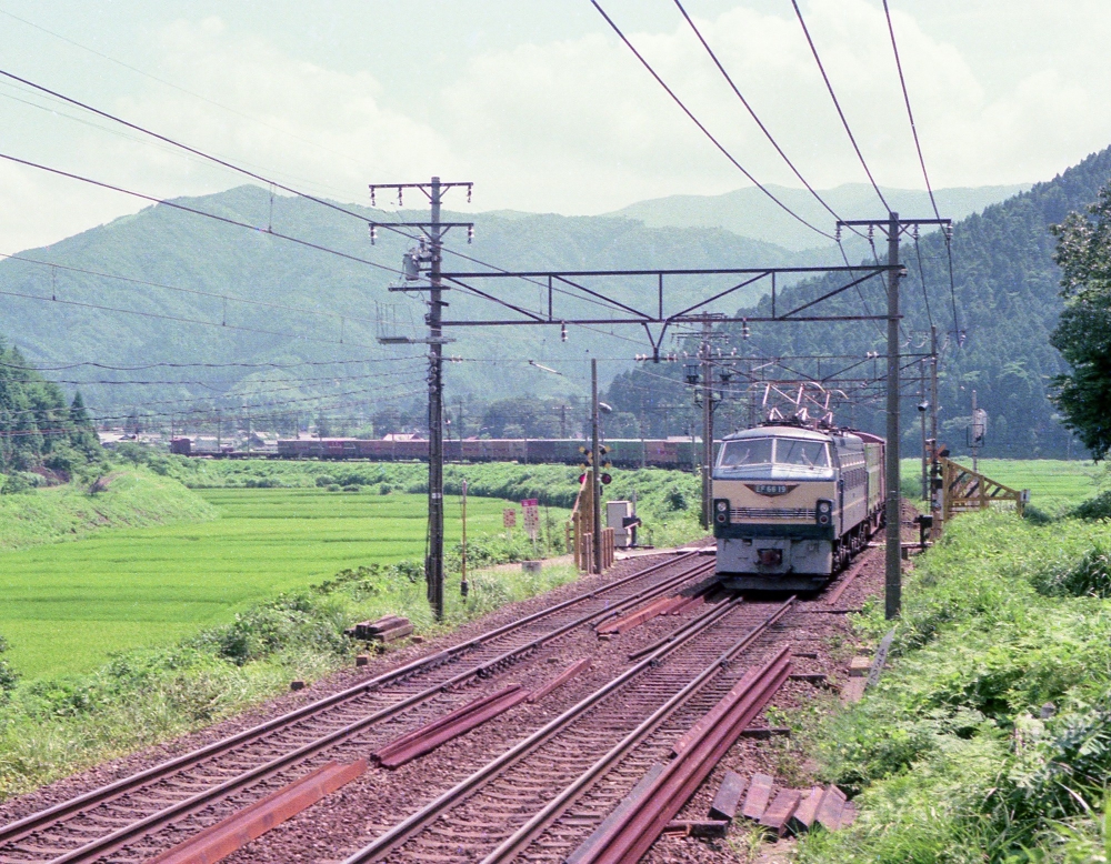 『フレートライナーの先頭に立って』 1069列車 EF6619 柏原 1976.8.11