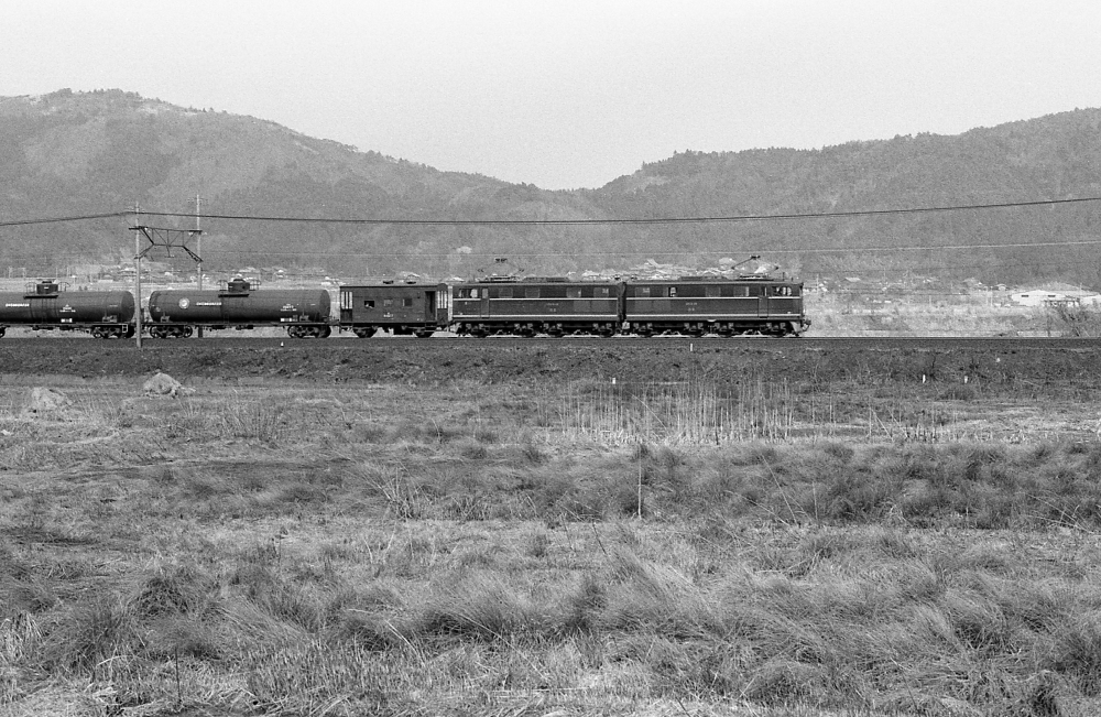 『湖東の野辺を駆ける』 962列車 EH1039 近江長岡 1974.4.6