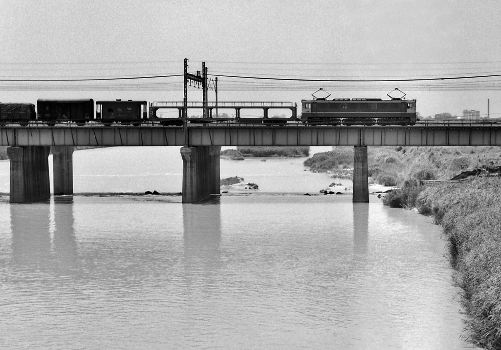 『特急色の貨物機』 EF60-500 枇杷島 1968年頃