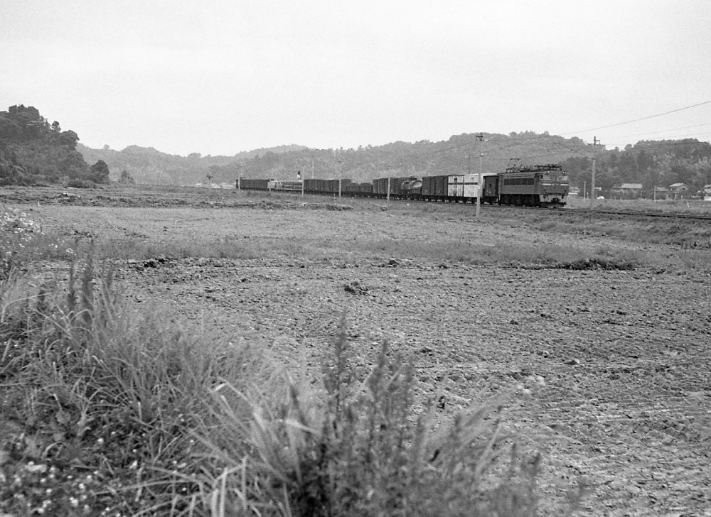 『牛ノ谷峠を越えて』 EF7058 大聖寺 1970.8.4