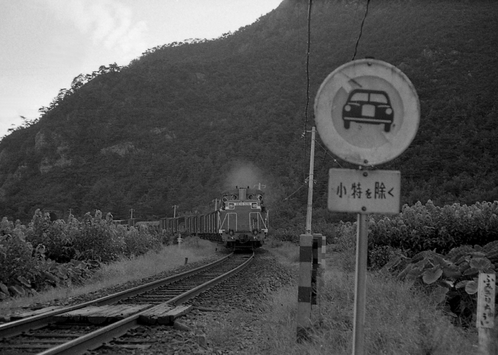 『紫煙を漂わせて』 877列車 DE10526 高山本線坂祝 1969.9.11