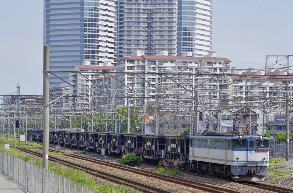 『黒い専貨を連ねて』 5764列車 EF652065 鶴見線新鶴見 2016.5.14