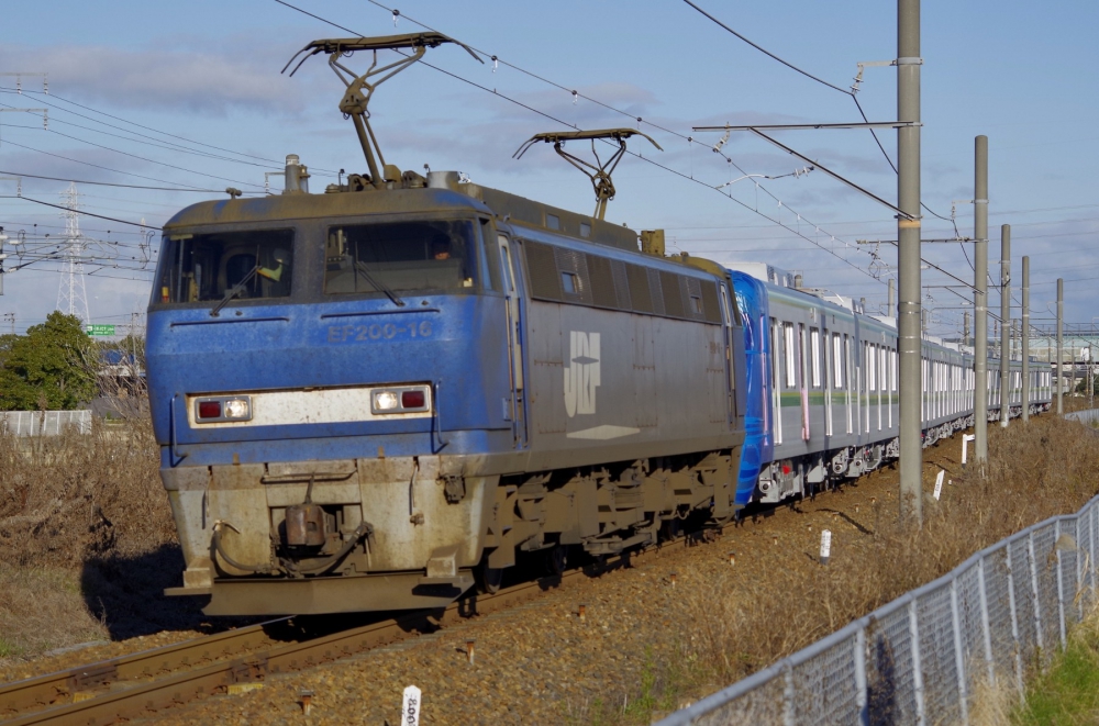 『甲種車輌を従えて』 8862列車 EF200-16 稲沢 2016.1.9