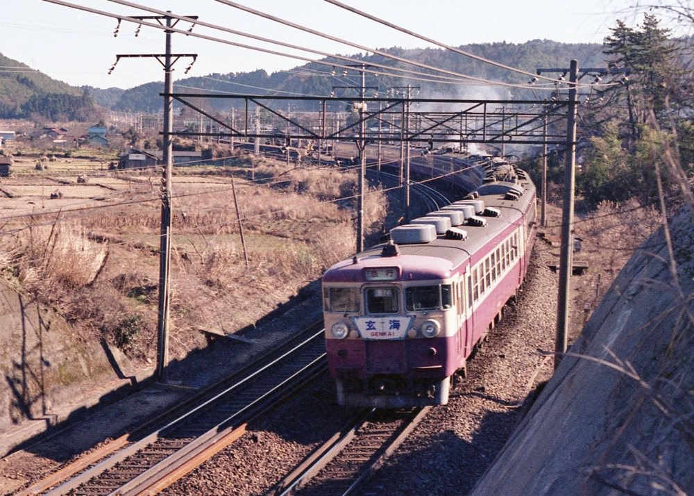 『ツートンカラーもたおやかに』 急行1205M玄海  柏原 1971.12.29