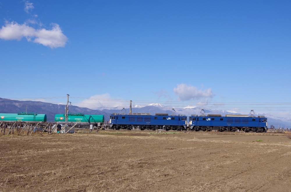 『冬晴れの桔梗ヶ原を行く』 6883列車 EF641022+1026 中央本線塩尻 2019.1.18