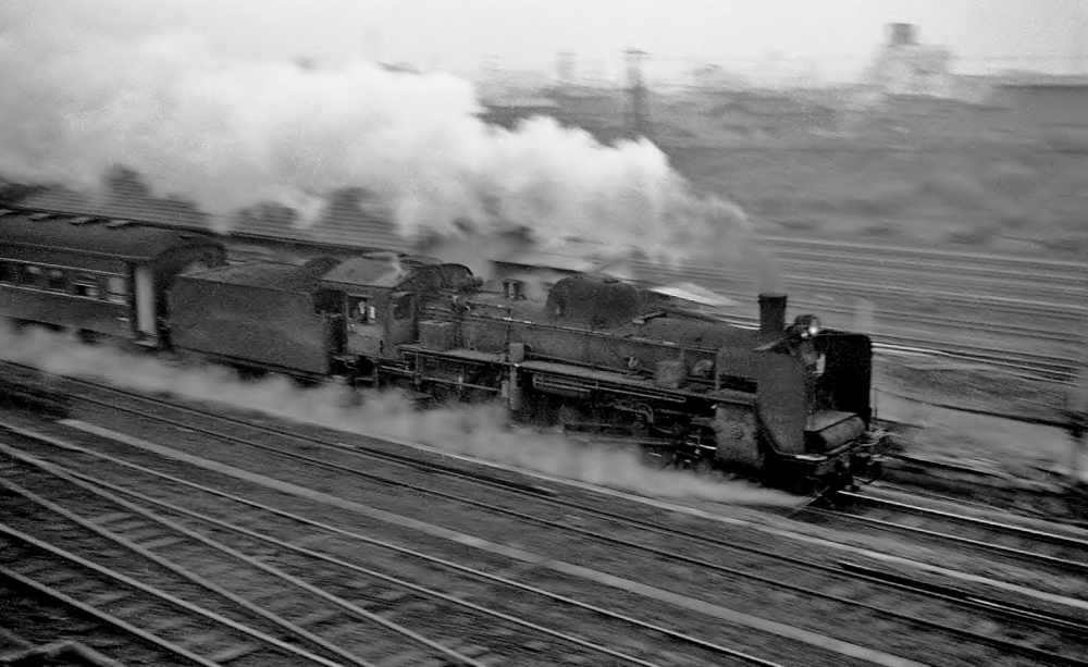 『梅雨空のもとを』921列車 C57171 名古屋-八田 1969.7.12