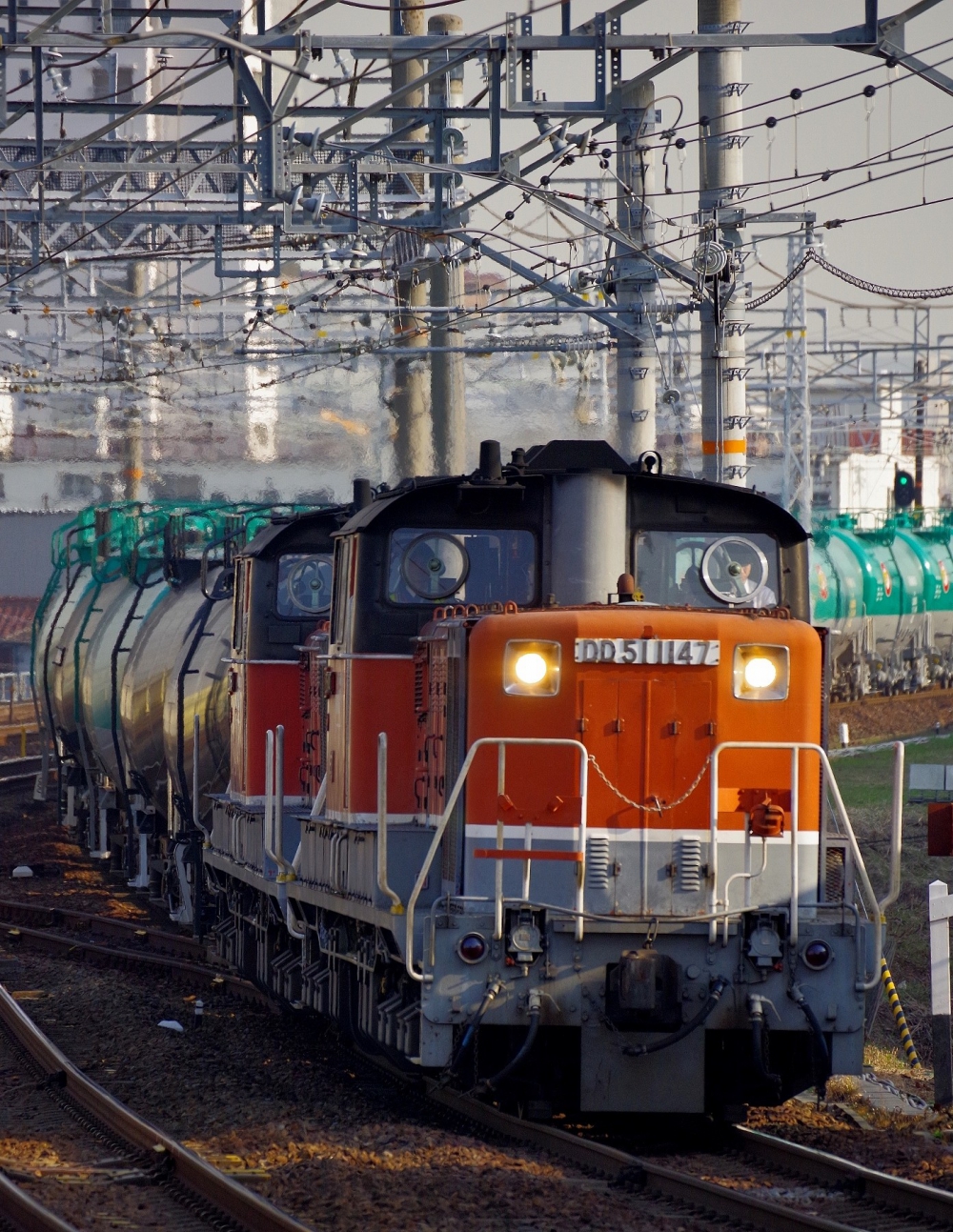 『夕陽の旋回窓重連』 8380列車 DD511147+1156 枇杷島 2018.3.13