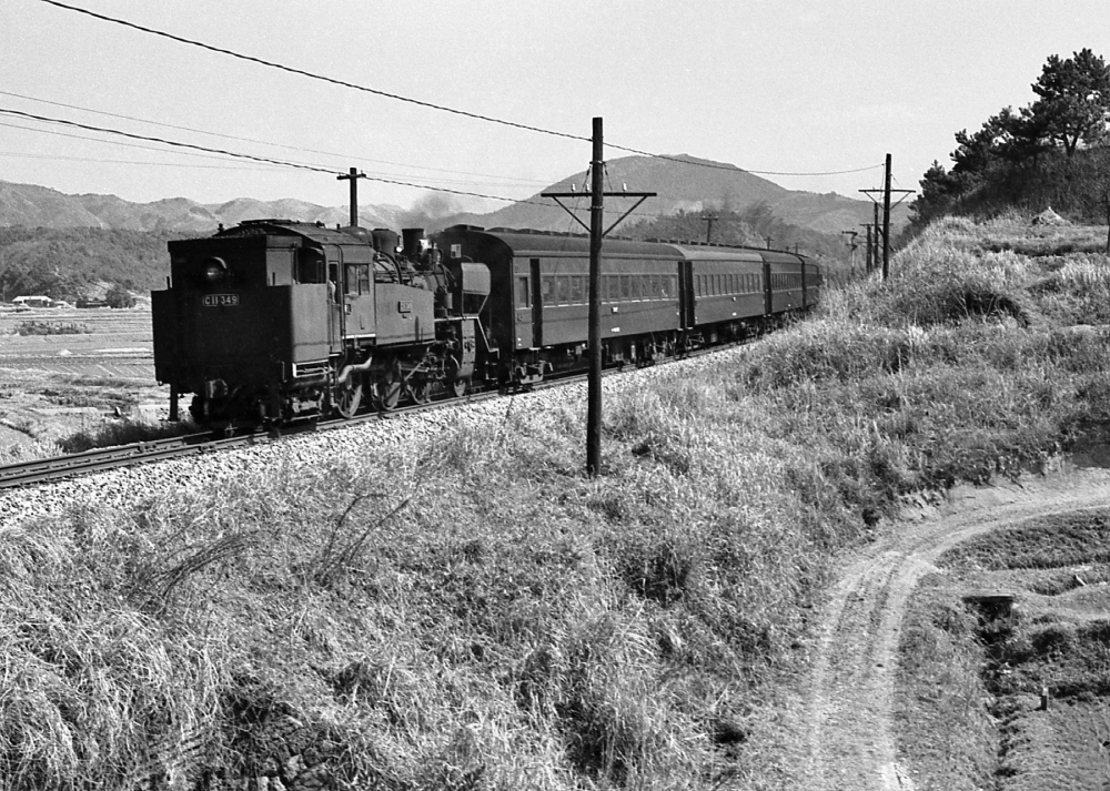 『バック運転も軽やかに』 429列車 C11349 田川線内田(信) 1970.3.23