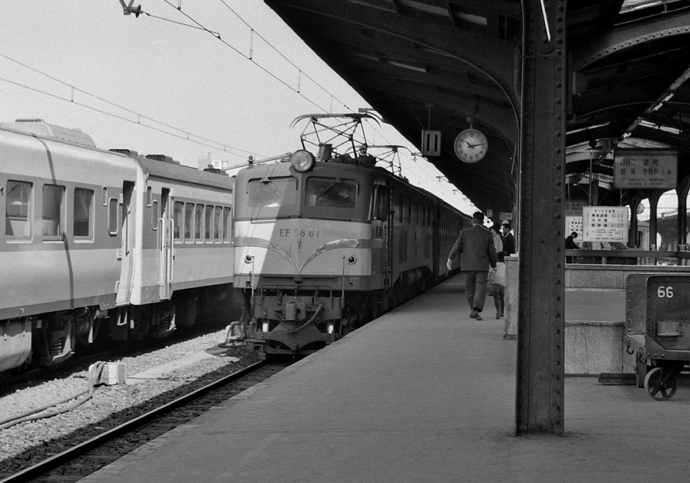 『終着駅定時到着』 急行1206列車阿蘇 EF5881 名古屋 1966年