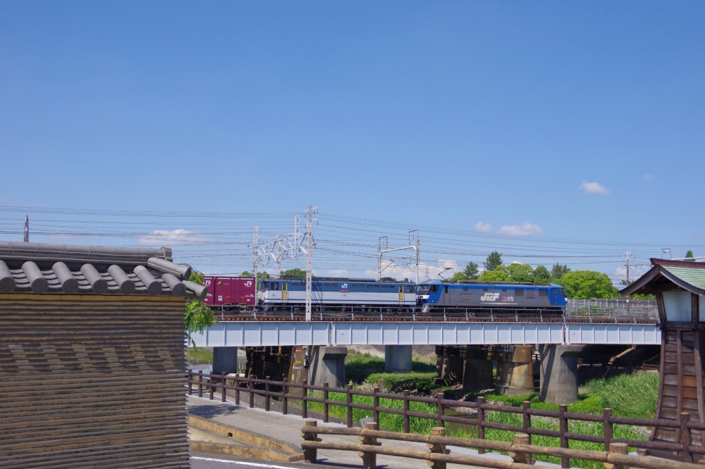 『信長塀のある鉄道風景』 5085列車 EF210-140+EF652117(無動力) 清洲 2019.6.13