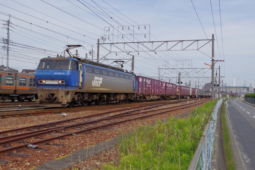 『清洲駅を通過して』1064列車 EF200-8 清洲 2015.5.22