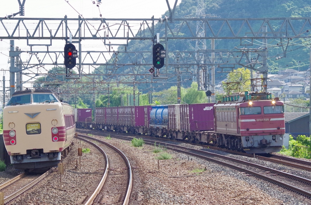 『国鉄車輌の離合』4071列車 EF81725 東海道本線島本 2015.9.5