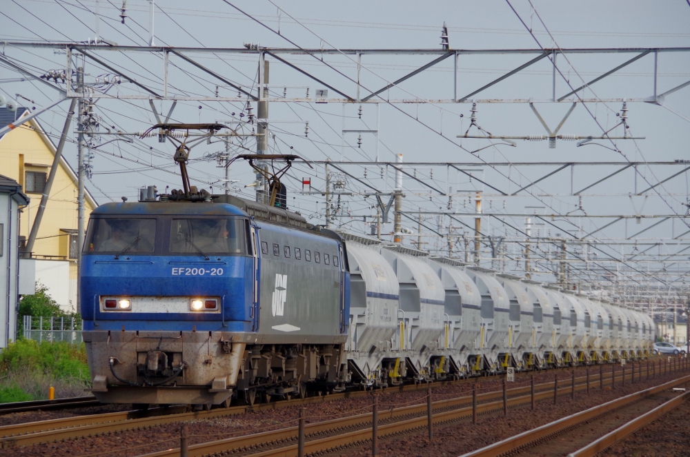 『白ホキを従えて』5767列車 EF200-20 清洲 2017.7.11