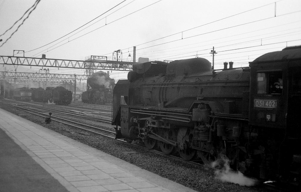 『夕暮れの中津川機関区』 中津川機関区 D51402ほか 1969.3.27