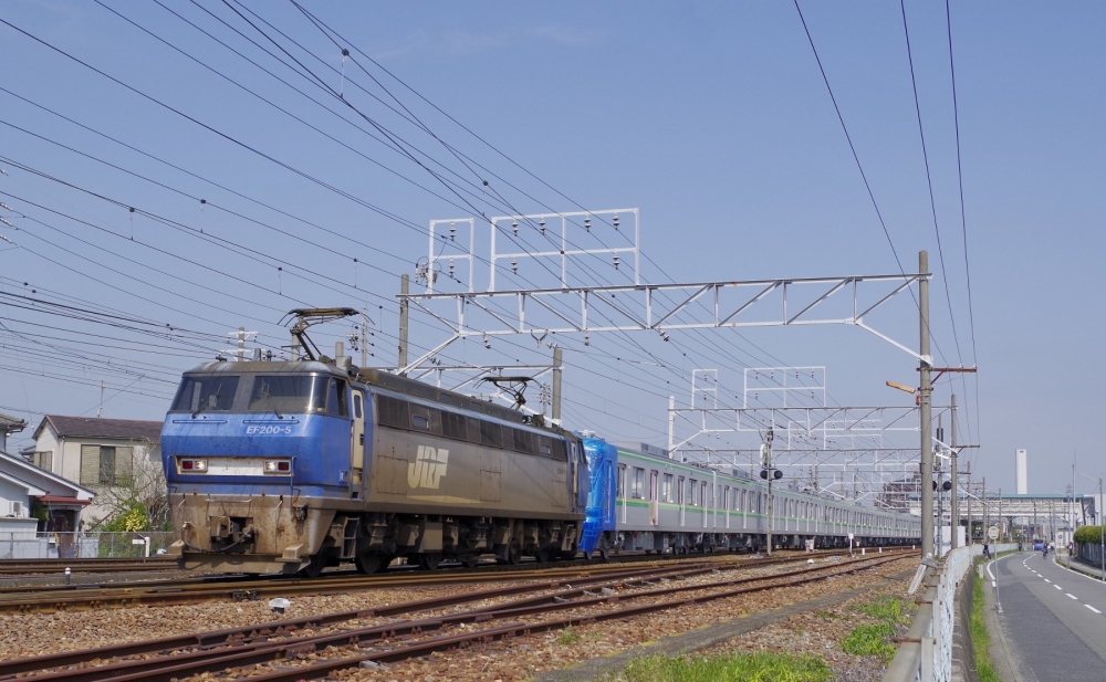 『甲種車輌を従えて』8862列車 EF200-5 清洲 2016.4.23