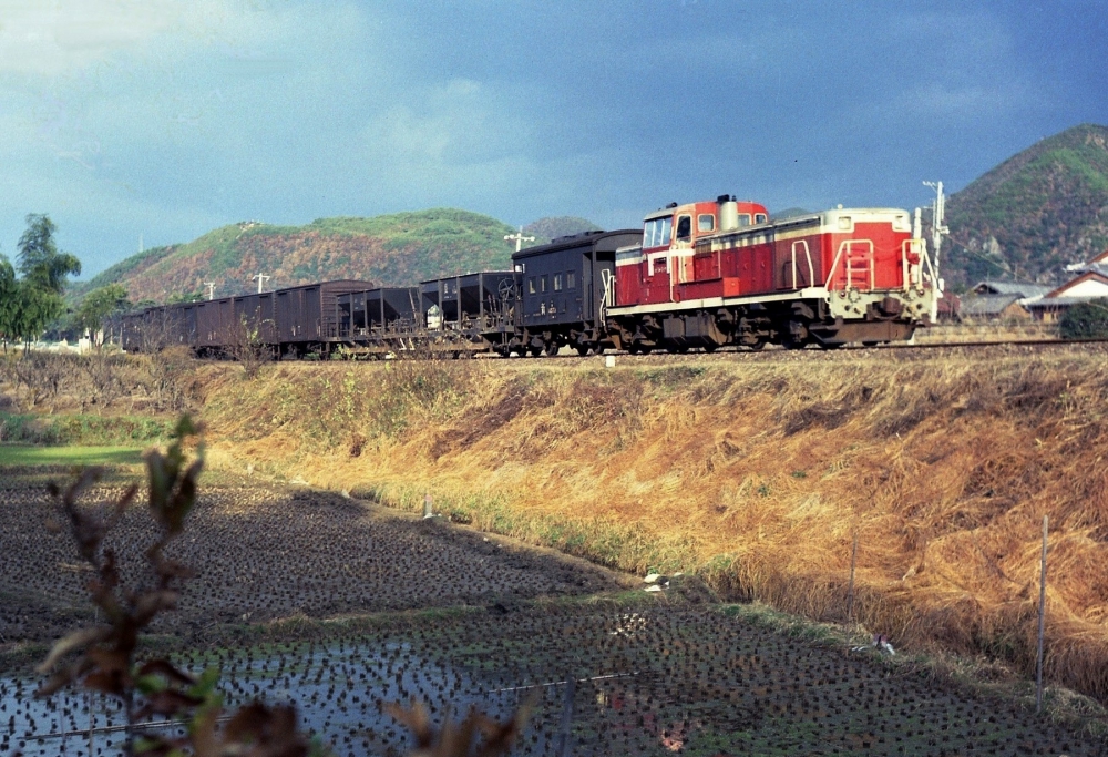 『時雨降るころ』862列車 DE10149 高山本線鵜沼 1970.12.13