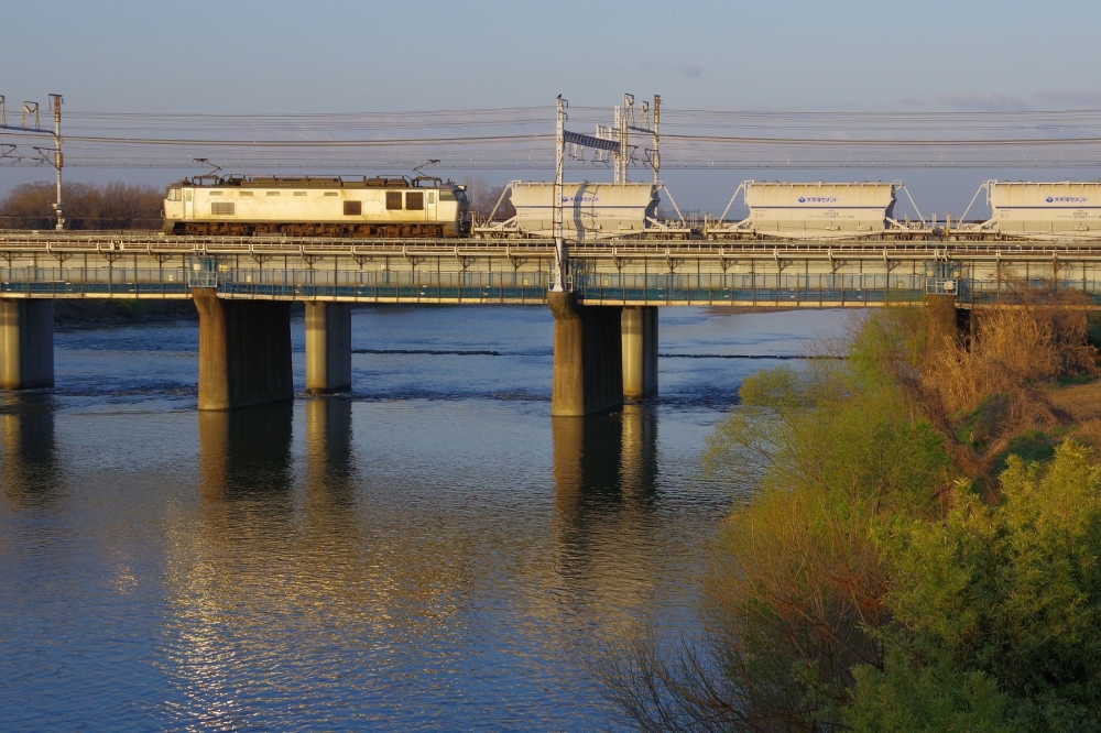 『朝日の中を』5580列車 EF510-510 枇杷島 2021.3.23