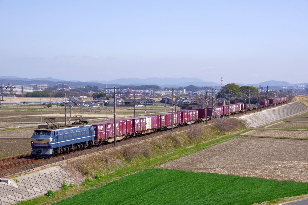 『矢作川築堤を下る』3075列車 EF6627 東海道本線西岡崎 2021.3.18