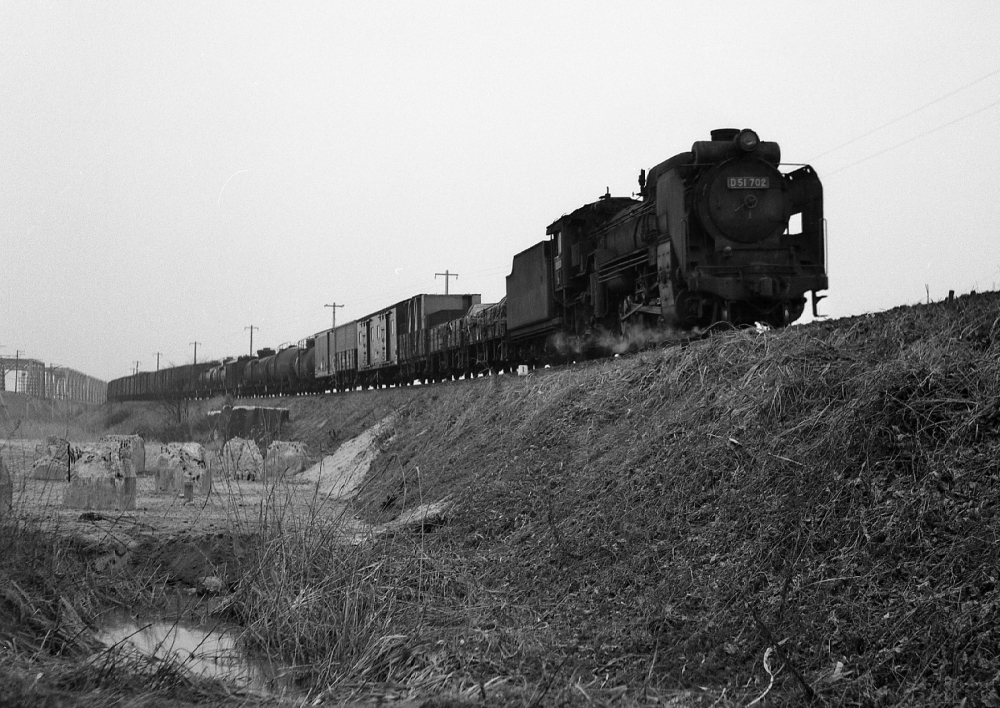 『貨車のわななき賑やかに』 6286列車 D51702 弥富 1969.2.4