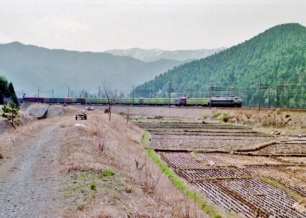 『急行貨物を牽いて』急貨1063列車 EF6616 柏原 1974.4.6