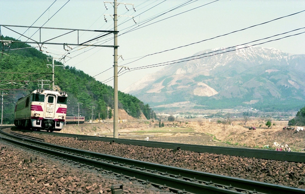 『東海道本線を行くしなの』4011D 181系 柏原 1974.4.6