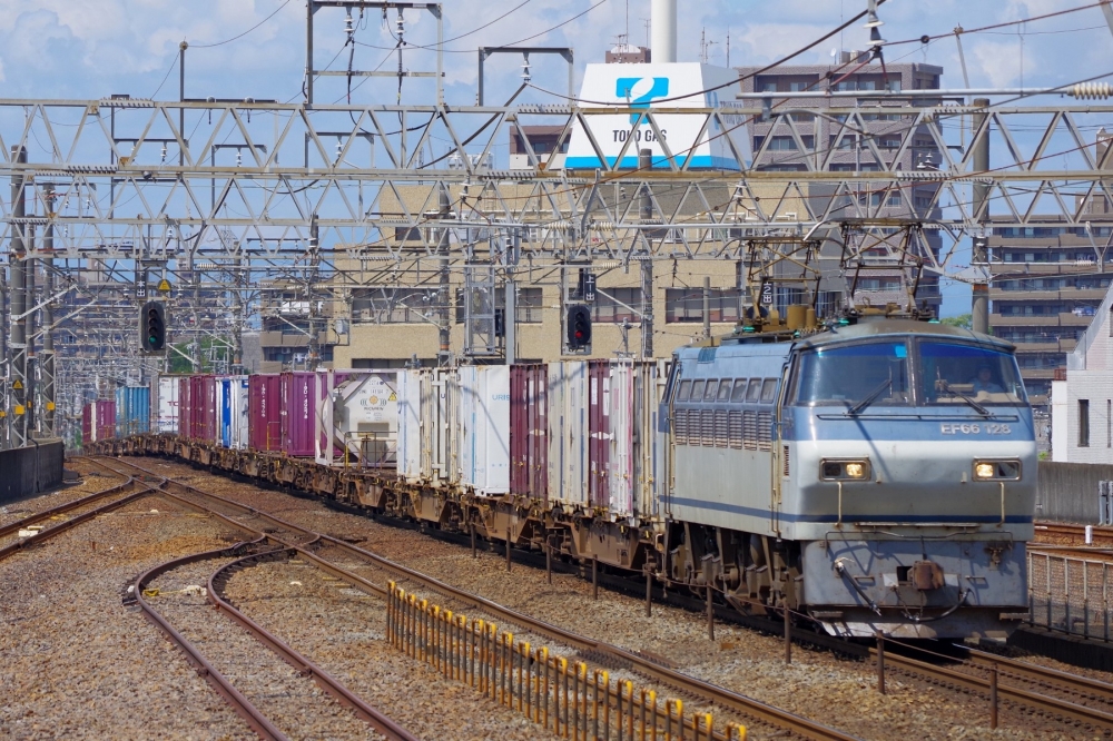 『夏空の下』2062列車 EF66128 東海道本線尾張一宮 2020.8.29