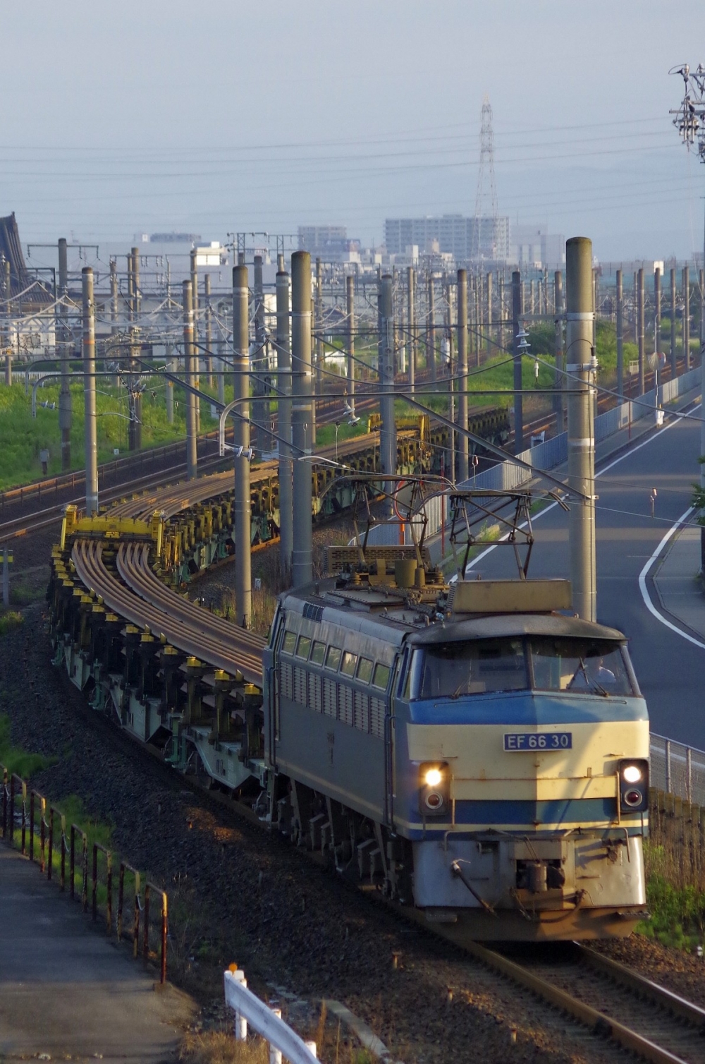 『レール専貨を牽いて』8090列車 EF6630 稲沢 2016.7.4