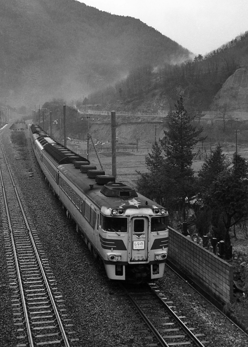 『木曾谷を行くしなの その２』12D しなの１号 181系 中央本線藪原 1971.12.26