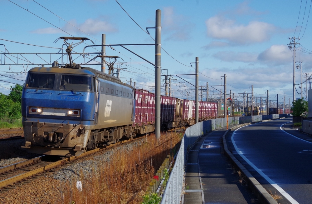 『朝日の中を』1064列車 EF200-7 稲沢 2015.6.6