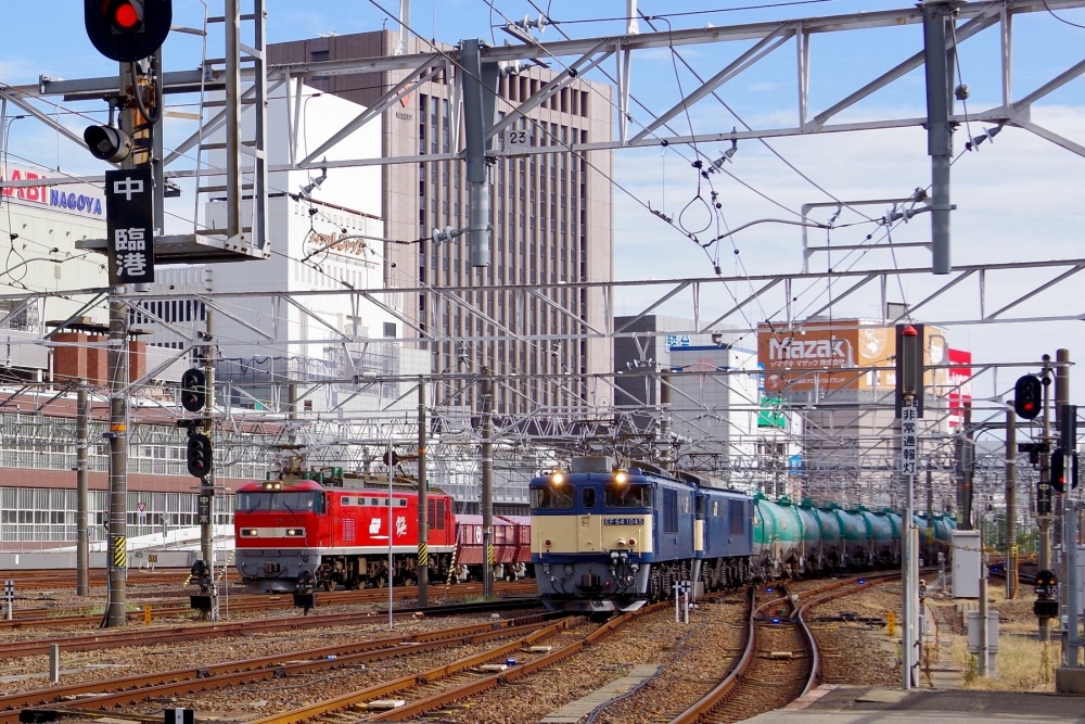 『専貨並走』8785列車 EF510-19, 8084列車 EF641045+1042 名古屋 2023.9.23
