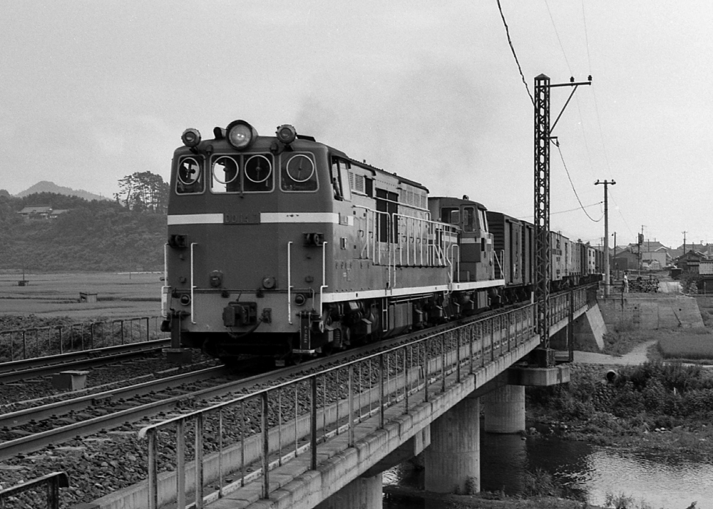 『ロータリー夏姿』851列車 DD147+DD13625 羽越本線鼠ヶ関 1971.8.7