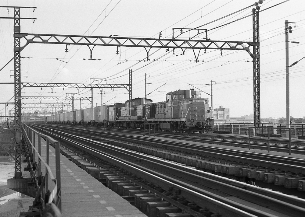 「稲沢線の異色編成」6589列車 DE101032+DD5148 枇杷島 1971.3.14